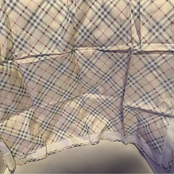 Burberry Classic print square Scarf 23” x 23” vintage silk/cotton blend - Picture 4 of 5
